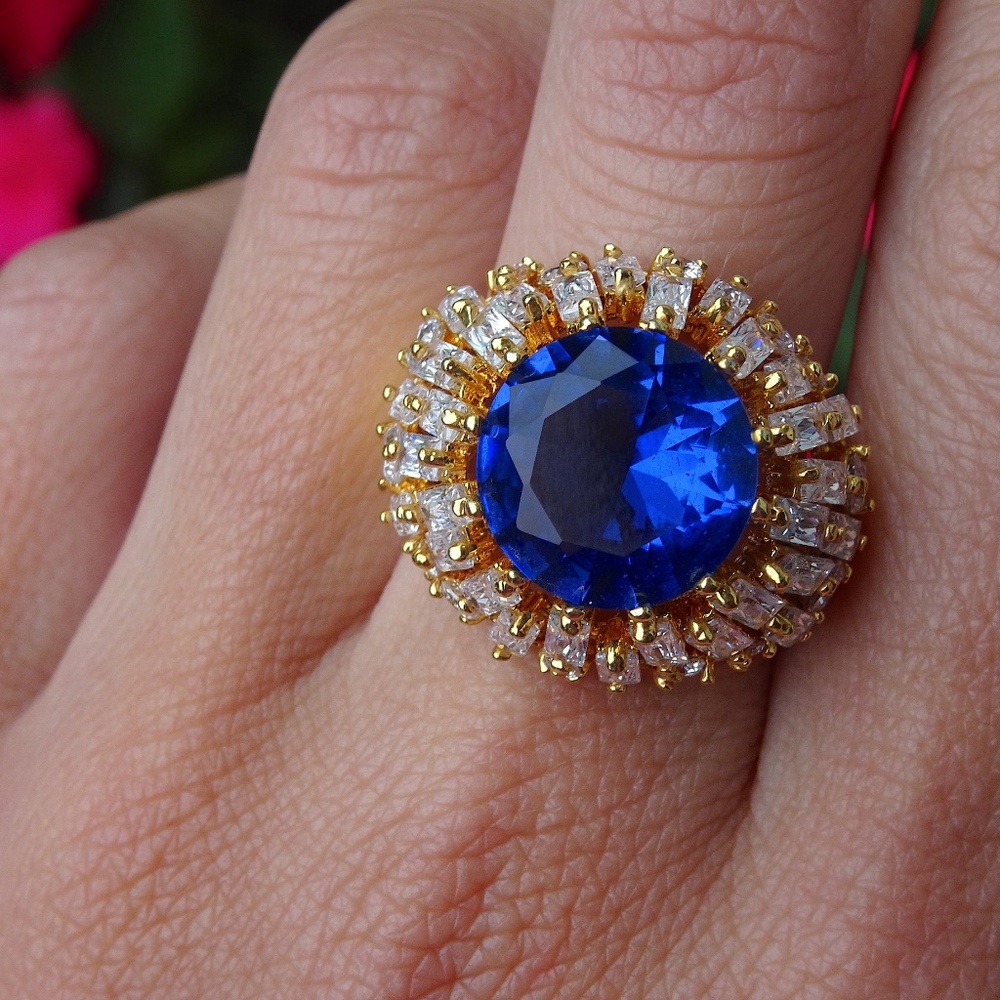 Sapphire Glass Crystal Clear Cubic Zirconia Gold Plated Cocktail Ring - Size 9 - Picture 4 of 9